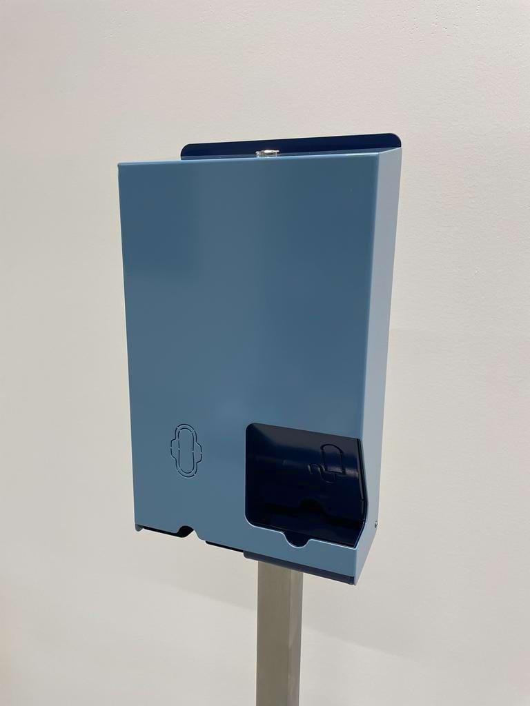 Detta är en blå dispenser för sanitetsbindor