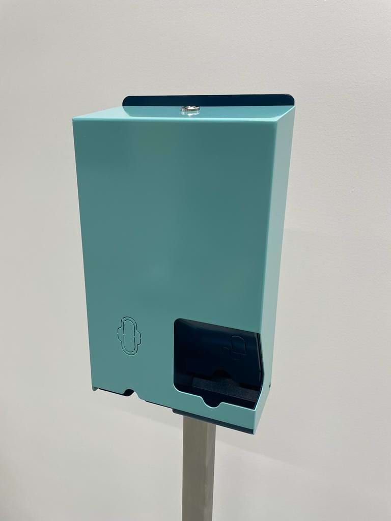 Detta är en ljusblå dispenser för sanitetsbindor