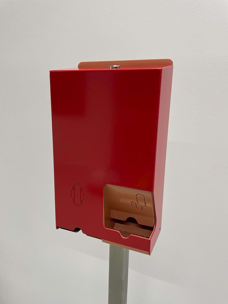 Este é um dispensador de pensos higiénicos vermelho