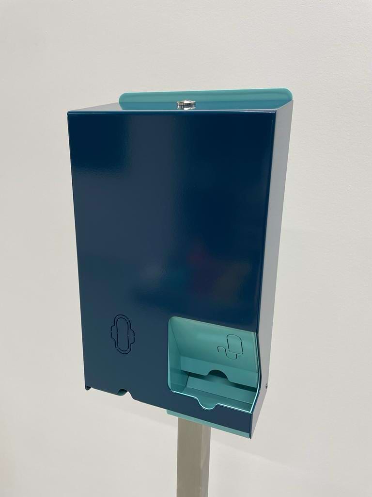 Detta är en mörkblå dispenser för sanitetsbindor